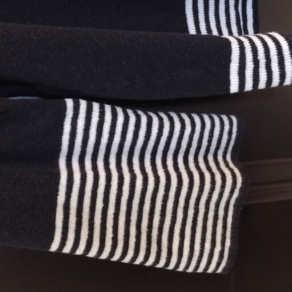 Cynthia Rowley Black Tunic w/Stripe Bell Sleeves - Picture 3 of 3